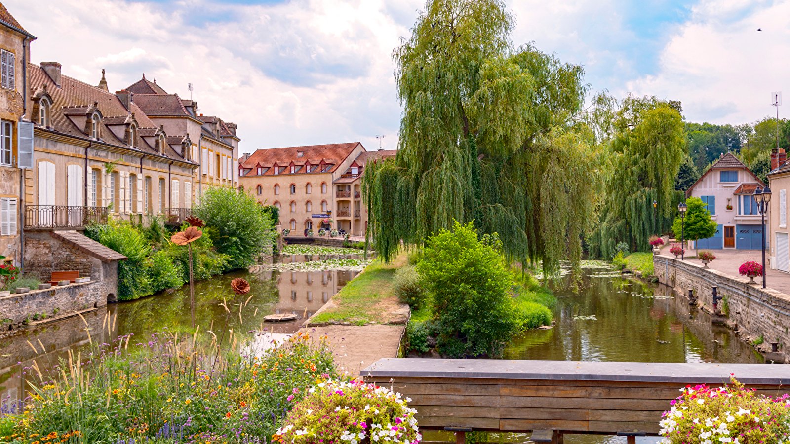 Village de Charolles et ses canaux